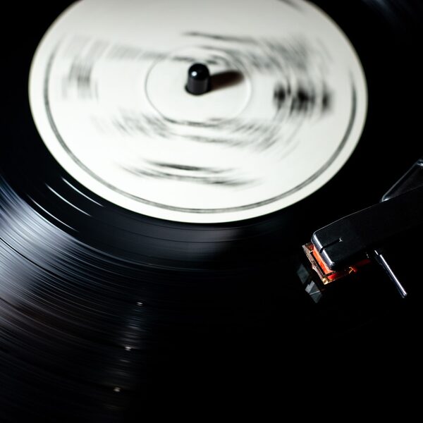 De comeback van vinyl: waarom platen weer populair zijn