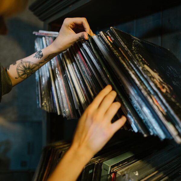 De comeback van vinyl: waarom platen weer populair zijn