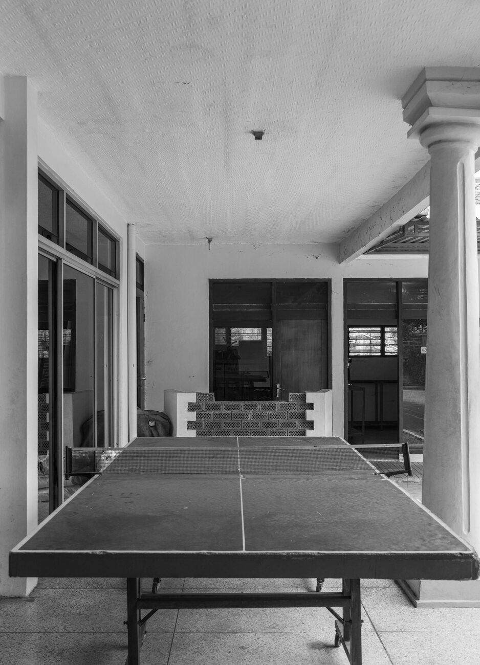 Nieuwe tafels in de zaal